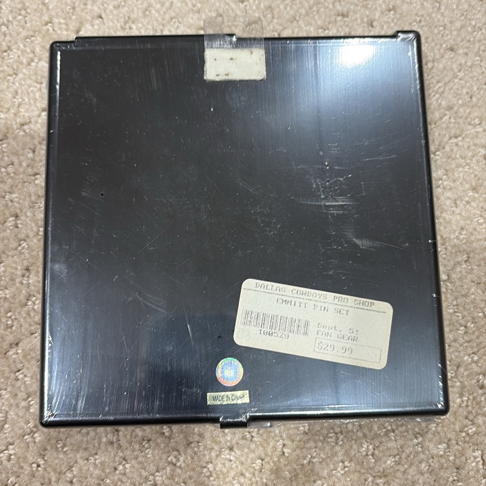 Emmitt Smith Commemorative Pin Set
Limited Editiontion  2277 - Picture 2 of 3